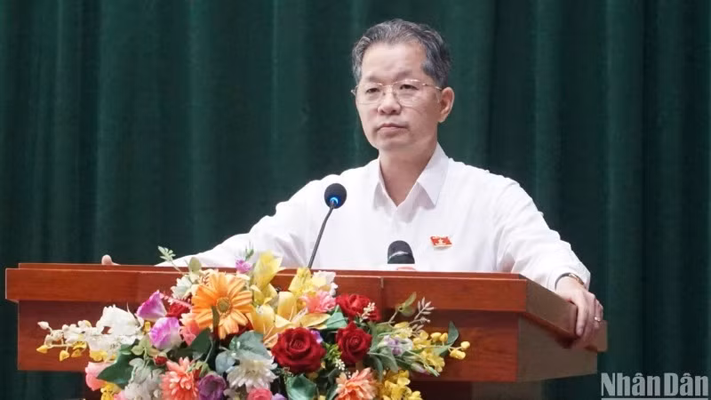 Bí thư Thành ủy Đà Nẵng Nguyễn Văn Quảng phát biểu tại buổi tiếp xúc cử tri sáng ngày 25/4. (Ảnh: ANH ĐÀO)