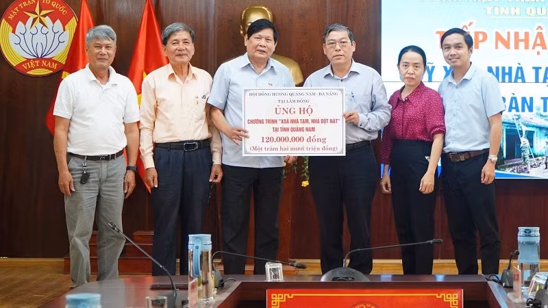 Hội đồng hương Quảng Nam-Đà Nẵng ủng hộ Chương trình "Xóa nhà tạm, nhà dột nát tại tỉnh Quảng Nam"