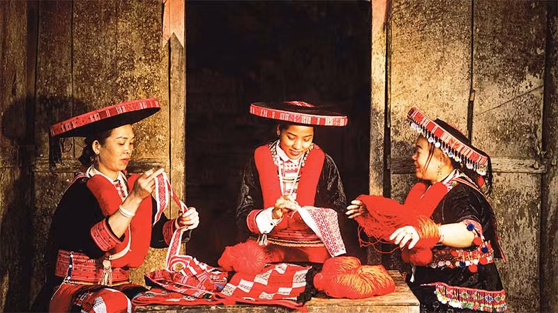 Nghề thêu truyền thống của đồng bào dân tộc Dao ở Cao Bằng. (Ảnh HÀ HỮU ĐỨC)