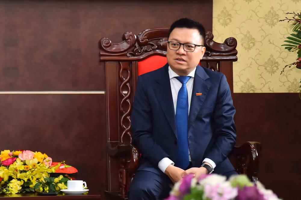 Tổng Biên tập Báo Nhân Dân Lê Quốc Minh phát biểu ý kiến tại buổi tiếp.