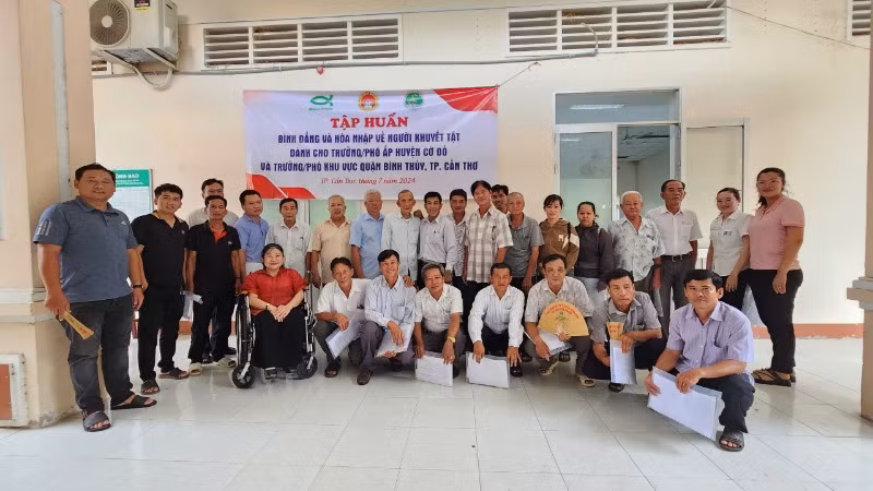 Khóa tập huấn bình đẳng và hòa nhập về người khuyết tật tại huyện Cờ Đỏ, thành phố Cần Thơ.