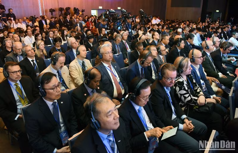 Các đại biểu nước ngoài tham dự buổi lễ.