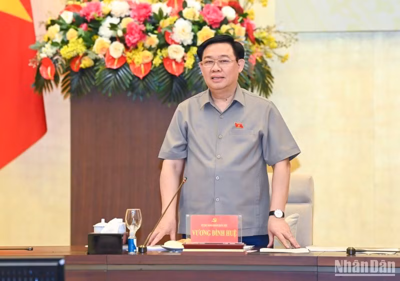 Chủ tịch Quốc hội Vương Đình Huệ phát biểu kết luận hội nghị.
