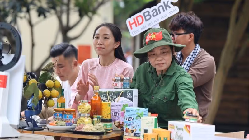 Khởi động chuyến xe OCOP từ tháng 4/2023 với mục tiêu mở rộng đầu ra cho đặc sản địa phương và nâng cao năng lực số cho các chủ thể OCOP. Khởi động chuyến xe OCOP từ tháng 4/2023 với mục tiêu mở rộng đầu ra cho đặc sản địa phương và nâng cao năng lực số cho các chủ thể OCOP.