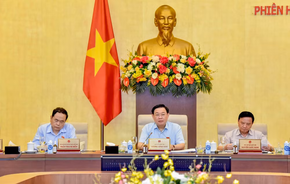Chủ tịch Quốc hội Vương Đình Huệ tại phiên họp.