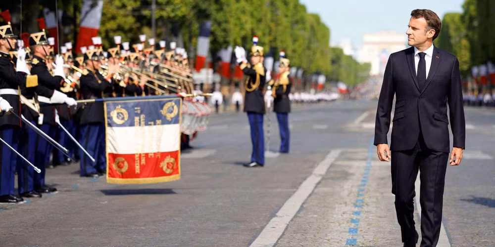 Tổng thống Emmanuel Macron tại lễ kỷ niệm Quốc khánh Pháp diễn ra ở Paris trong sáng 14/7. (Ảnh: Le Monde)