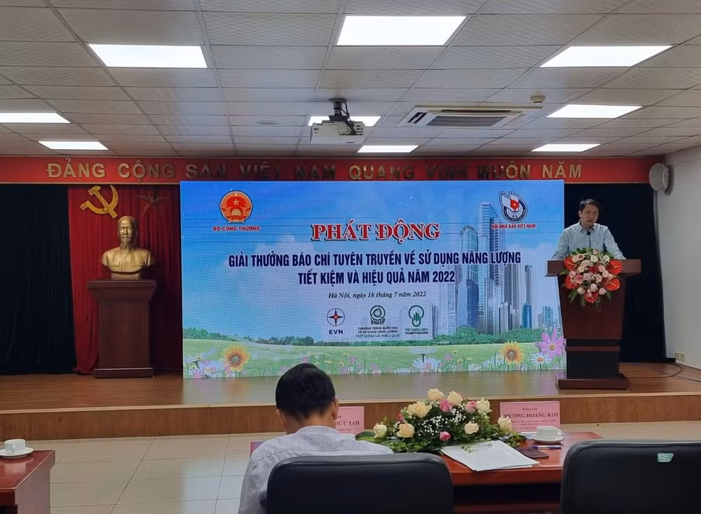 Quyền Chánh Văn phòng Hội Nhà báo Việt Nam Phan Toàn Thắng phát biểu tại lễ phát động.