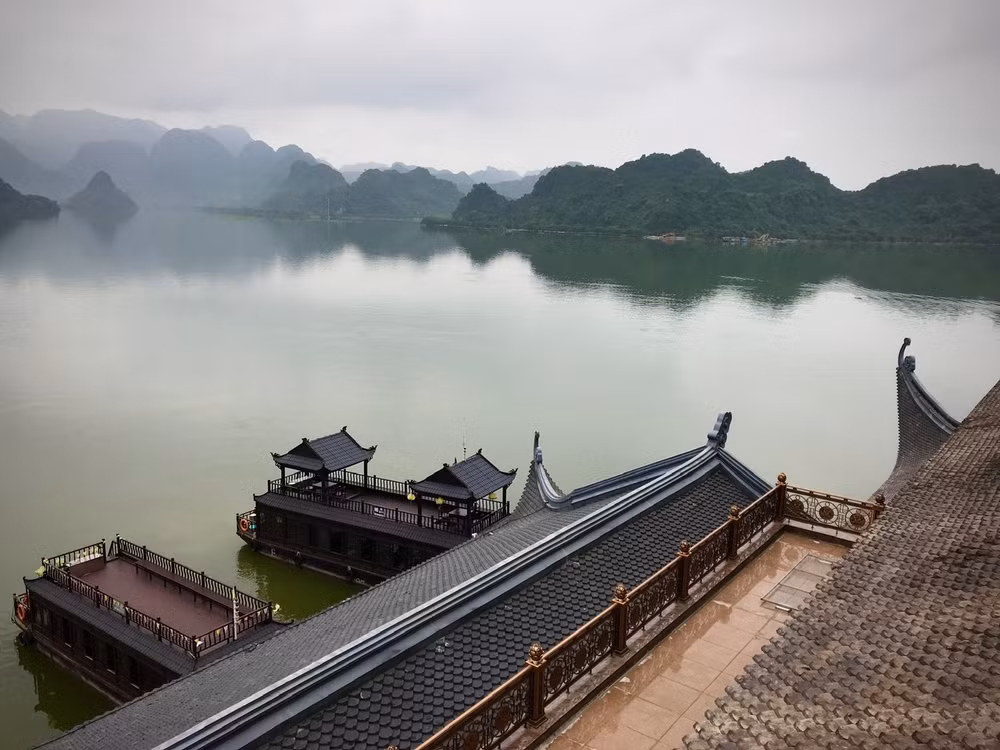 Một góc chùa Tam Chúc thuộc khu du lịch quốc gia Tam Chúc - trọng tâm phát triển của du lịch Hà Nam.