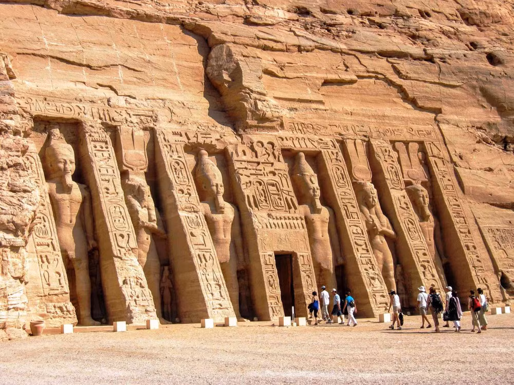 Mặt tiền Ngôi đền Nhỏ (Small Temple) - món quà mà vị Pharaoh vĩ đại dành tặng người vợ được sủng ái nhất - Hoàng hậu Nefertari -Ảnh: Getty Images Mặt tiền Ngôi đền Nhỏ (Small Temple) - món quà mà vị Pharaoh vĩ đại dành tặng người vợ được sủng ái nhất - Hoàng hậu Nefertari -Ảnh: Getty Images