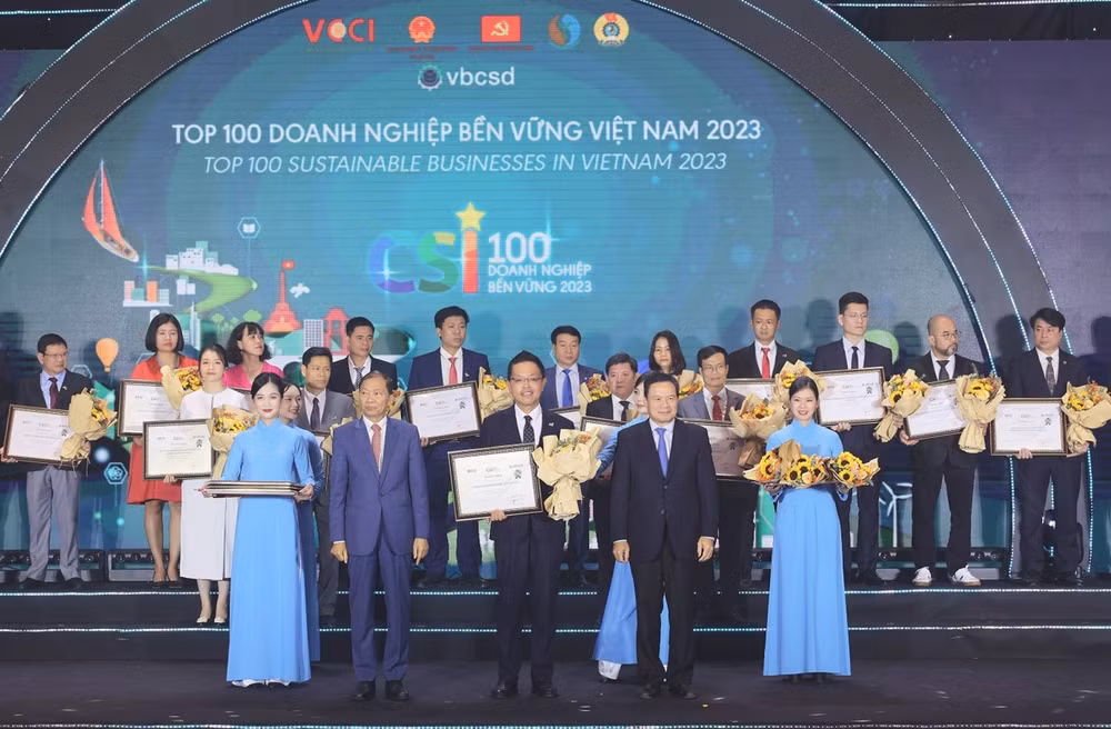 Acecook Việt Nam được trao chứng nhận Top 100 Doanh nghiệp bền vững 2023.