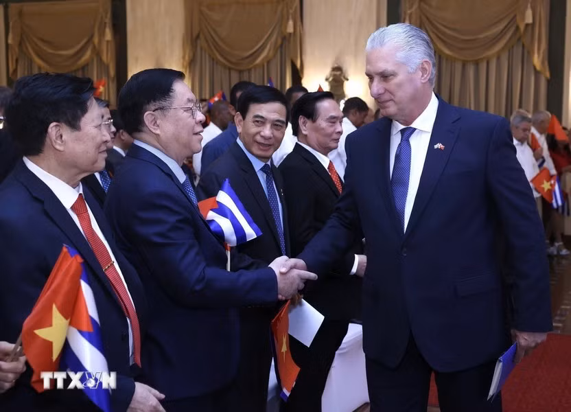 Bí thư Thứ nhất Đảng Cộng sản Cuba, Chủ tịch Cuba Miguel Diaz Canel Bermudez đến dự buổi gặp gỡ.