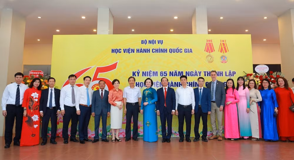 Một số đại biểu tham dự buổi lễ Một số đại biểu tham dự buổi lễ
