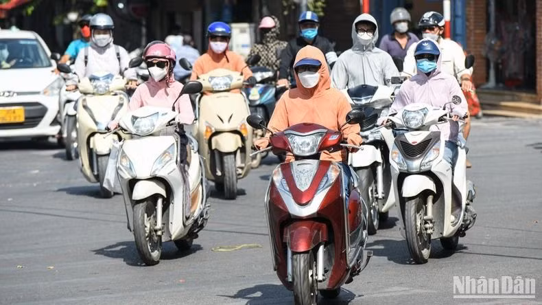 Nắng nóng diện rộng tại Bắc Bộ và Trung Bộ 