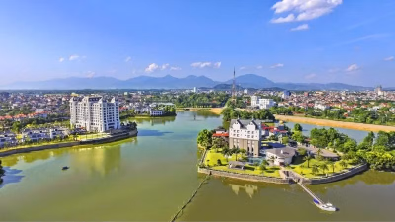 Hồ Đầm Vạc nằm ở trung tâm thành phố Vĩnh Yên.