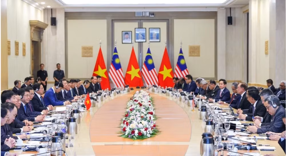 Quang cảnh cuộc hội đàm chính thức giữa Thủ tướng Phạm Minh Chính và Thủ tướng Malaysia Anwar Ibrahim. (Ảnh: NHẬT BẮC/VGP)