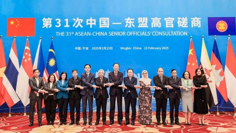 Các đại biểu tham dự cuộc họp Tham vấn quan chức cao cấp ASEAN-Trung Quốc lần thứ 31. 