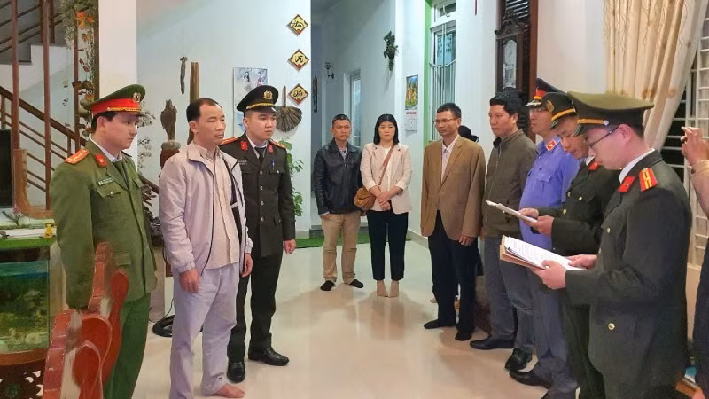 Cơ quan An ninh điều tra Công an thành phố Huế đã tống đạt quyết định khởi tố vụ án, khởi tố bị can, lệnh bắt bị can để tạm giam đối với đối tượng Nguyễn Xuân Bình.