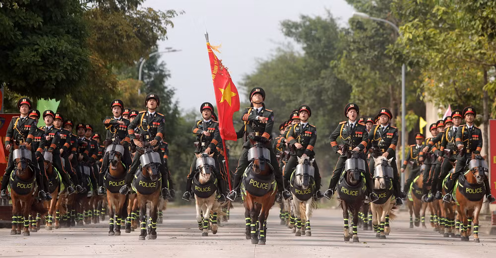 Việc giữ cự ly đội hình thật đều cùng các khối khác là bài tập phải luyện rất kỹ.