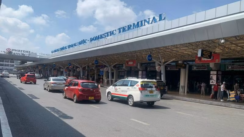 Hành khách mong muốn có đủ xe ta-xi phục vụ tại sân bay Tân Sơn Nhất và bảo đảm an toàn, văn minh, lịch sự.