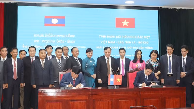 Lãnh đạo hai tỉnh Sơn La và Bokeo ký kết biên bản thỏa thuận hợp tác giai đoạn 2022-2024.
