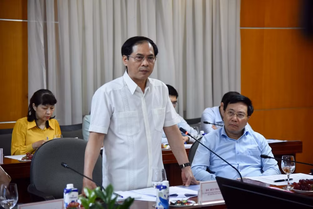 Bộ trưởng Ngoại giao Bùi Thanh Sơn phát biểu tại hội nghị. Bộ trưởng Ngoại giao Bùi Thanh Sơn phát biểu tại hội nghị.