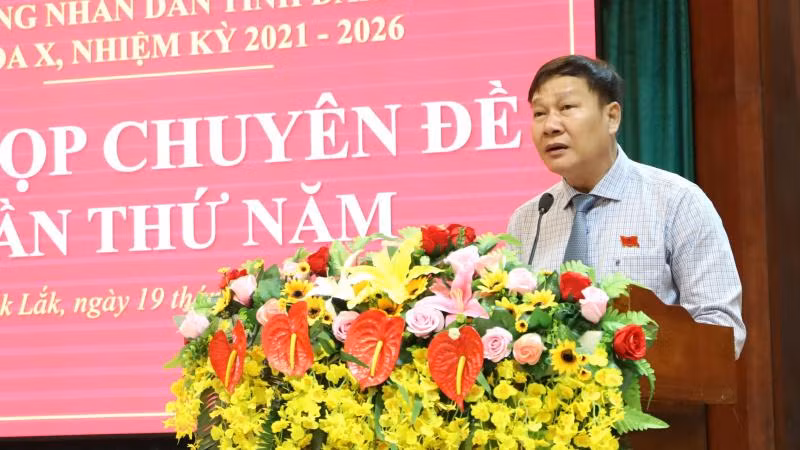 Phó Chủ tịch Thường trực Hội đồng nhân dân tỉnh Đắk Lắk Trần Phú Hùng phát biểu bế mạc kỳ họp.