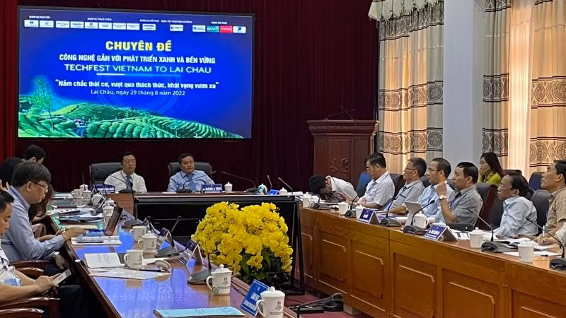 Các đại biểu tham dự hội thảo.
