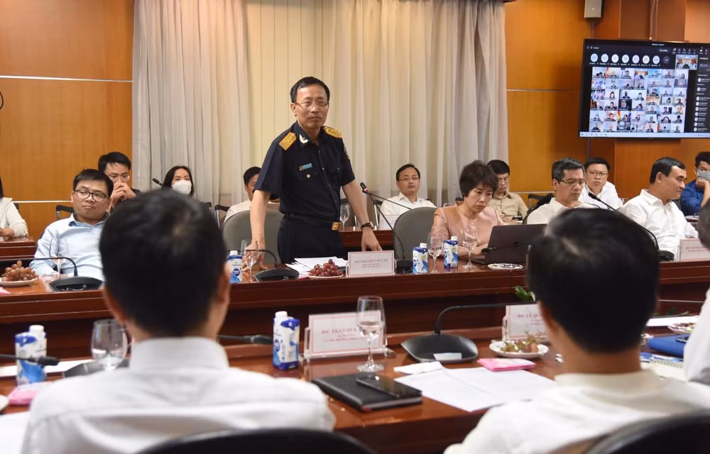 Tổng cục trưởng Tổng cục Hải quan Nguyễn Văn Cần phát biểu tại hội nghị. Tổng cục trưởng Tổng cục Hải quan Nguyễn Văn Cần phát biểu tại hội nghị.