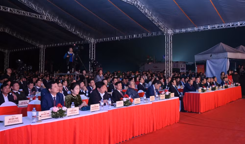 Các đại biểu về dự Lễ kỷ niệm 1310 năm khởi nghĩa Hoan Châu, Đón nhận bằng xếp hạng Di tích Quốc gia Đặc biệt đền Vua Mai Hắc Đế và lễ hội đền Vua Mai năm 2023.