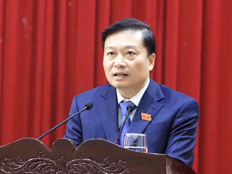 Phó Bí thư Tỉnh Ủy, Chủ tịch Ủy ban nhân dân tỉnh Nghệ An Lê Hồng Vinh phát biểu nhận nhiệm vụ. Phó Bí thư Tỉnh Ủy, Chủ tịch Ủy ban nhân dân tỉnh Nghệ An Lê Hồng Vinh phát biểu nhận nhiệm vụ.