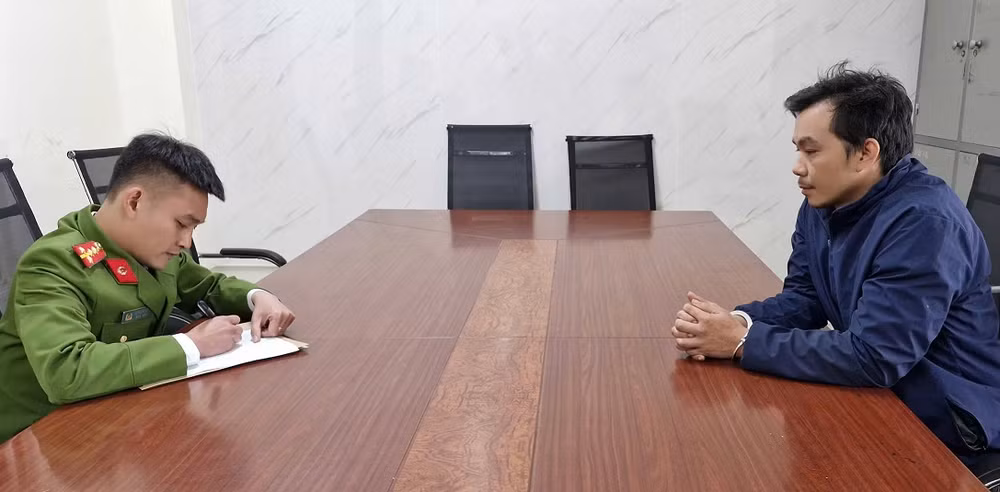 Đối tượng Lưu Đình Tuấn tại cơ quan công an. Đối tượng Lưu Đình Tuấn tại cơ quan công an.