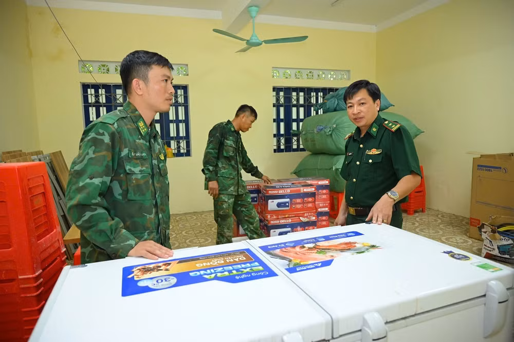 Đồn Biên phòng Môn Sơn chuẩn bị bếp ăn cùng lương thực, thực phẩm phục vụ các cháu học sinh Đan Lai ở ký túc xá.
