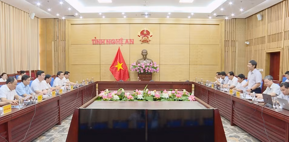Tỉnh Nghệ An làm việc với Tập đoàn Điện lực Việt Nam để giải quyết khó khăn nguồn cung.