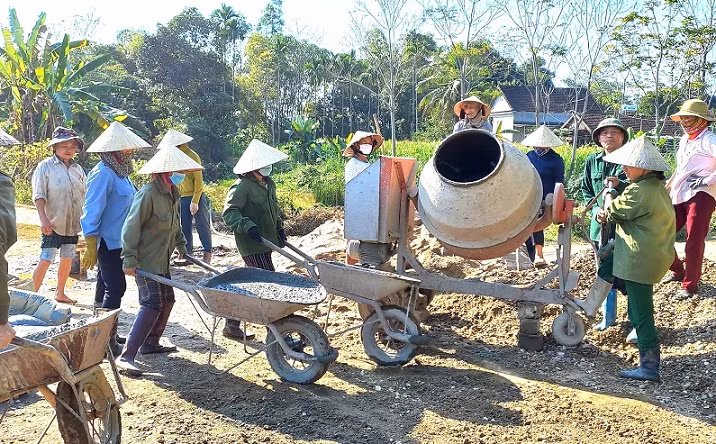 Huy động sức dân làm giao thông nông thôn. Huy động sức dân làm giao thông nông thôn.
