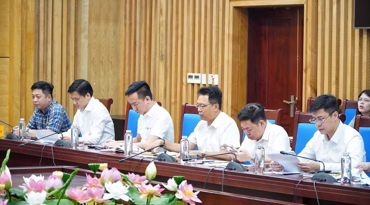 Đại diện đoàn Báo Nhân Dân tham gia buổi làm việc.