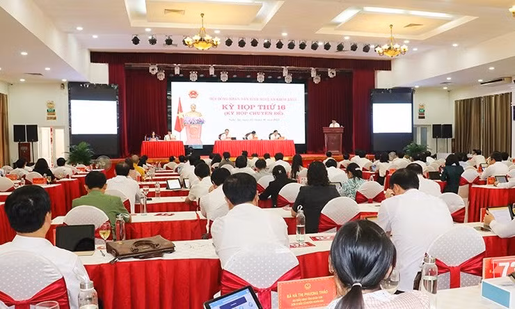 Toàn cảnh Kỳ họp thứ 16 Hội đồng nhân dân tỉnh Nghệ An. (Ảnh: Thúy Quỳnh)