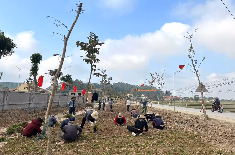 Nhân dân Hưng Yên Nam chung tay xây dựng nông thôn mới. Nhân dân Hưng Yên Nam chung tay xây dựng nông thôn mới.
