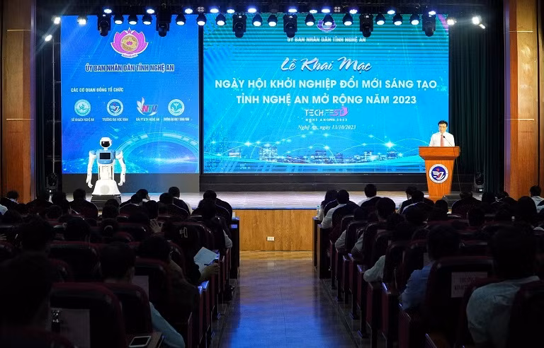 Toàn cảnh buổi lễ.