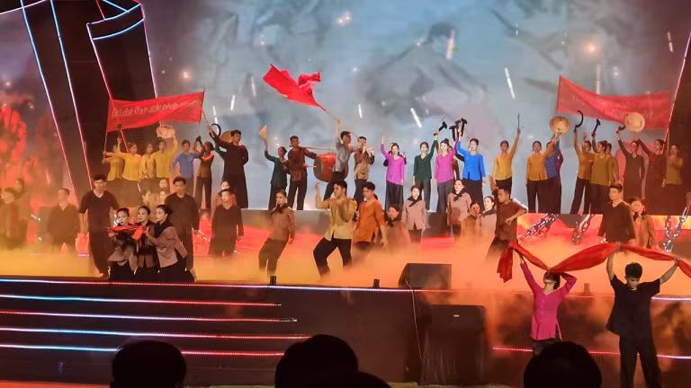 Chương trình nghệ thuật “555 năm đất và người Thanh Chương”. (Ảnh: Dũng Nghệ) Chương trình nghệ thuật “555 năm đất và người Thanh Chương”. (Ảnh: Dũng Nghệ)