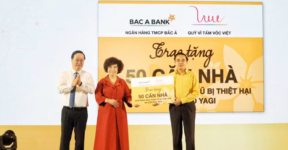 Bac A Bank trao tặng 50 căn nhà cho đồng bào vùng lũ bị thiệt hại bởi cơn bão Yagi. Bac A Bank trao tặng 50 căn nhà cho đồng bào vùng lũ bị thiệt hại bởi cơn bão Yagi.