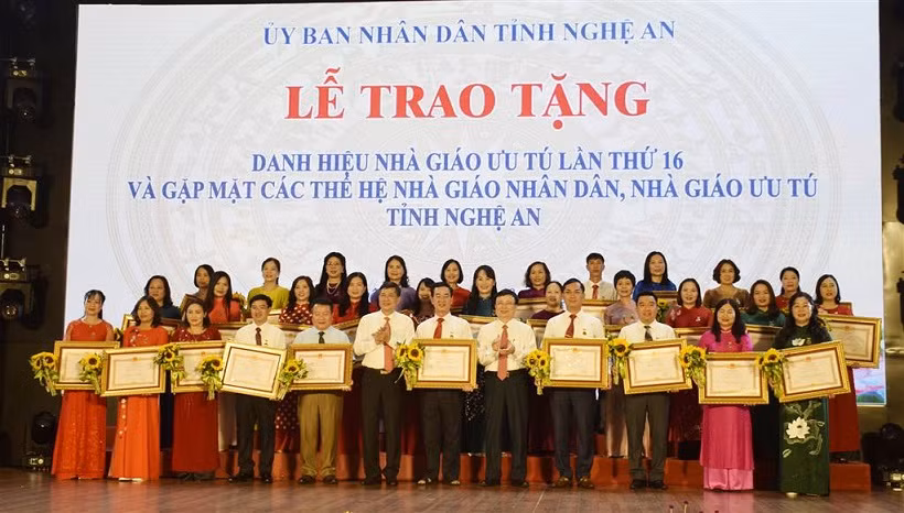 Vinh danh các Nhà giáo Ưu tú.