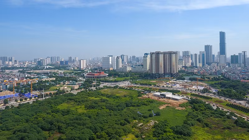 Luật Đất đai năm 2024 với nhiều nội dung mới, tạo hành lang pháp lý đồng bộ, chặt chẽ, khả thi cho việc khai thác, sử dụng hợp lý, tiết kiệm, hiệu quả tài nguyên đất. Trong ảnh: Một góc thành phố Hà Nội. (Ảnh DUY LINH) 