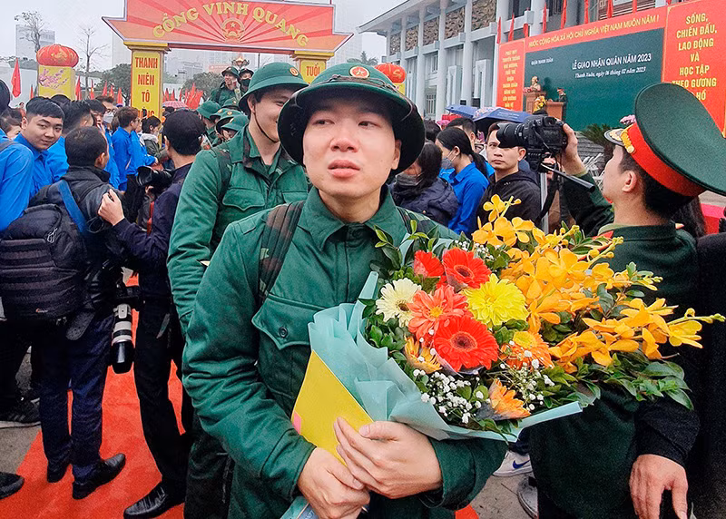 Thanh niên quận Thanh Xuân, thành phố Hà Nội, nô nức lên đường nhập ngũ. (Ảnh: NAM PHONG) Thanh niên quận Thanh Xuân, thành phố Hà Nội, nô nức lên đường nhập ngũ. (Ảnh: NAM PHONG)