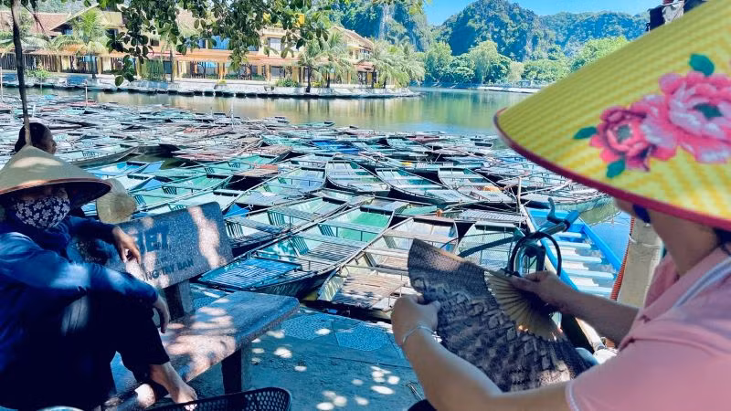 Lao động chèo đò tuyến Đình Các-Tam Cốc chủ yếu là người dân xã Ninh Hải, huyện Hoa Lư (Ninh Bình).