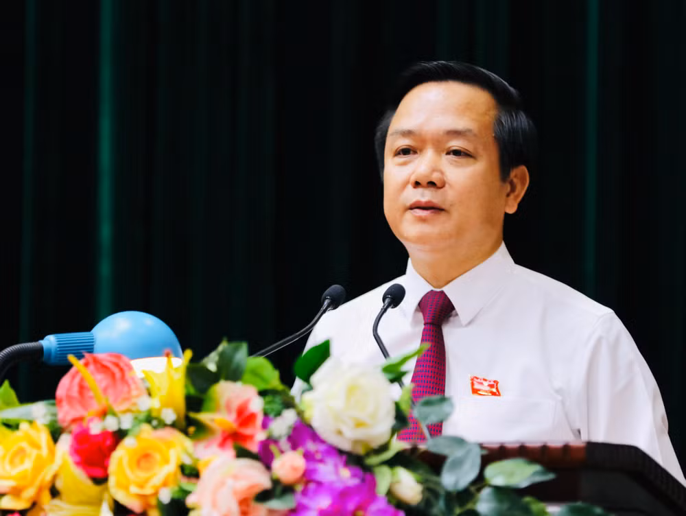 Chủ tịch Ủy ban nhân dân tỉnh Ninh Bình Phạm Quang Ngọc phát biểu tại kỳ họp. (Ảnh: NGUYỄN NĂM) Chủ tịch Ủy ban nhân dân tỉnh Ninh Bình Phạm Quang Ngọc phát biểu tại kỳ họp. (Ảnh: NGUYỄN NĂM)