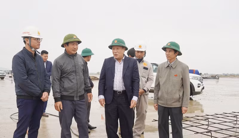 Đồng chí Hà Sỹ Đồng kiểm tra công tác giải phóng mặt bằng Dự án Cảng hàng không Quảng Trị.