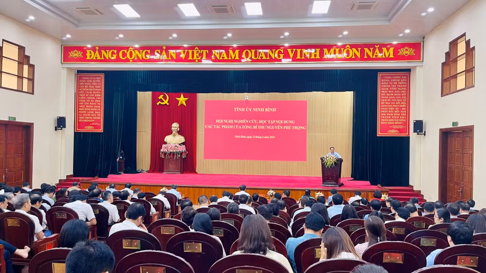 Hội nghị được kết nối với 156 điểm cầu trên toàn tỉnh và gần 30.000 đại biểu tham dự. 