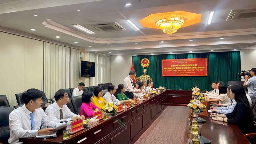 Quang cảnh buổi làm việc.