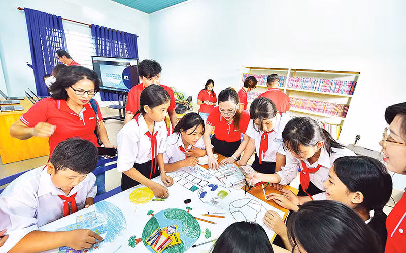 Học sinh Trường trung học cơ sở Biên Giới, thuộc huyện Châu Thành, tỉnh Tây Ninh trong một giờ học.