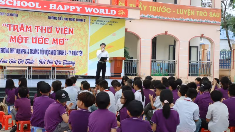 Không khí sôi động của dự án "Trăm thư viện-một ước mơ" tại Trường Tiểu học Ngọc Thanh C.